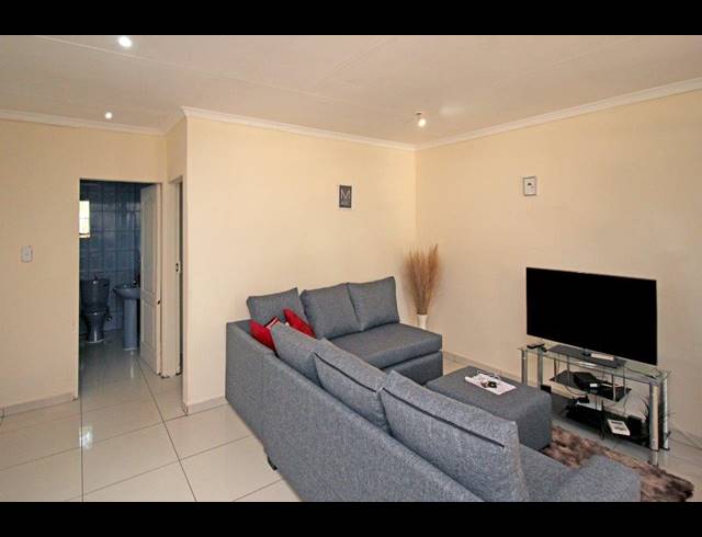 2,974M² BUILDING FOR SALE IN KEW
